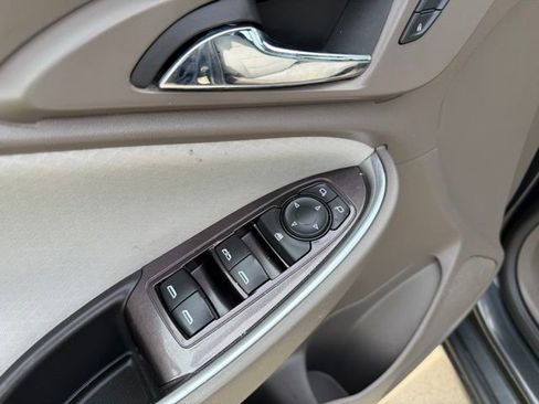 Used 2017 Chevrolet Malibu LT FWD image 16