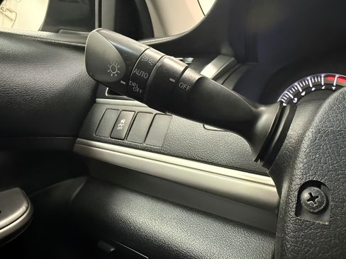 Used 2012 Toyota Camry SE FWD image 17