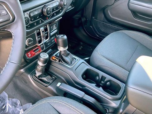 Certified 2025 Jeep Wrangler Willys image 14