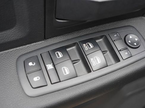 Used 2018 RAM 2500 Tradesman w/ Chrome Appearance Group image 21