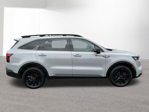 Certified 2023 Kia Sorento S AWD/4WD image 2