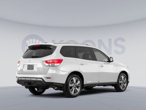 Used 2016 Nissan Pathfinder Platinum w/ Family Entertainment Package AWD/4WD image 4