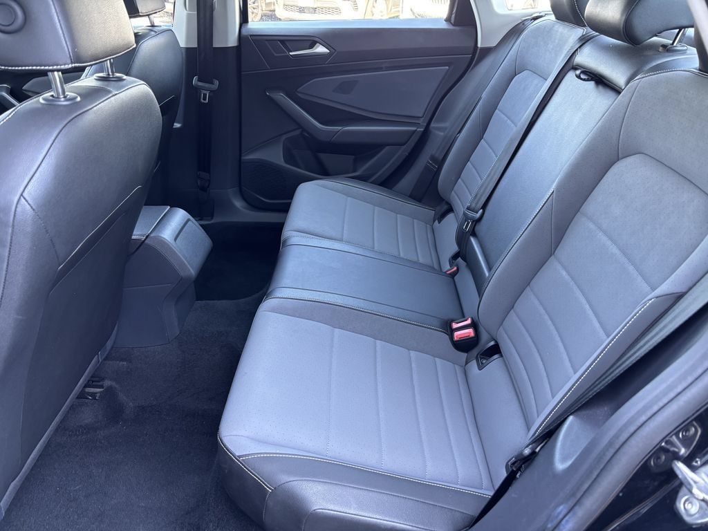 Used 2025 Volkswagen Jetta SE FWD image 22