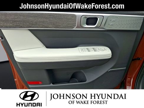 Certified 2025 Hyundai Santa Fe Limited AWD/4WD image 10