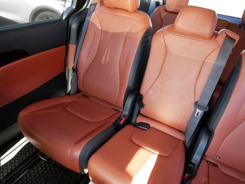 Certified 2024 Kia Carnival SX Prestige image 12