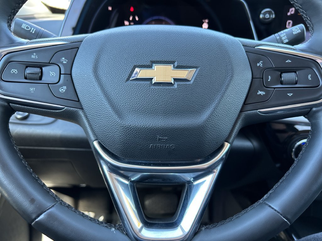 Used 2025 Chevrolet Trax LT w/ LT Convenience Package FWD image 9