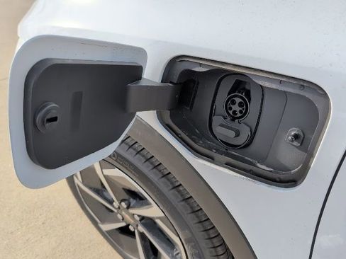 New 2026 Chevrolet Equinox EV LT image 34