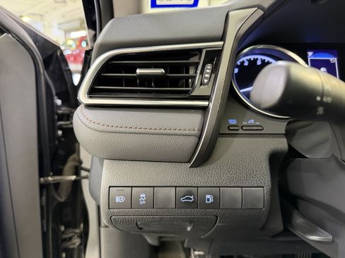 Used 2018 Toyota Camry LE w/ Convenience Package image 20