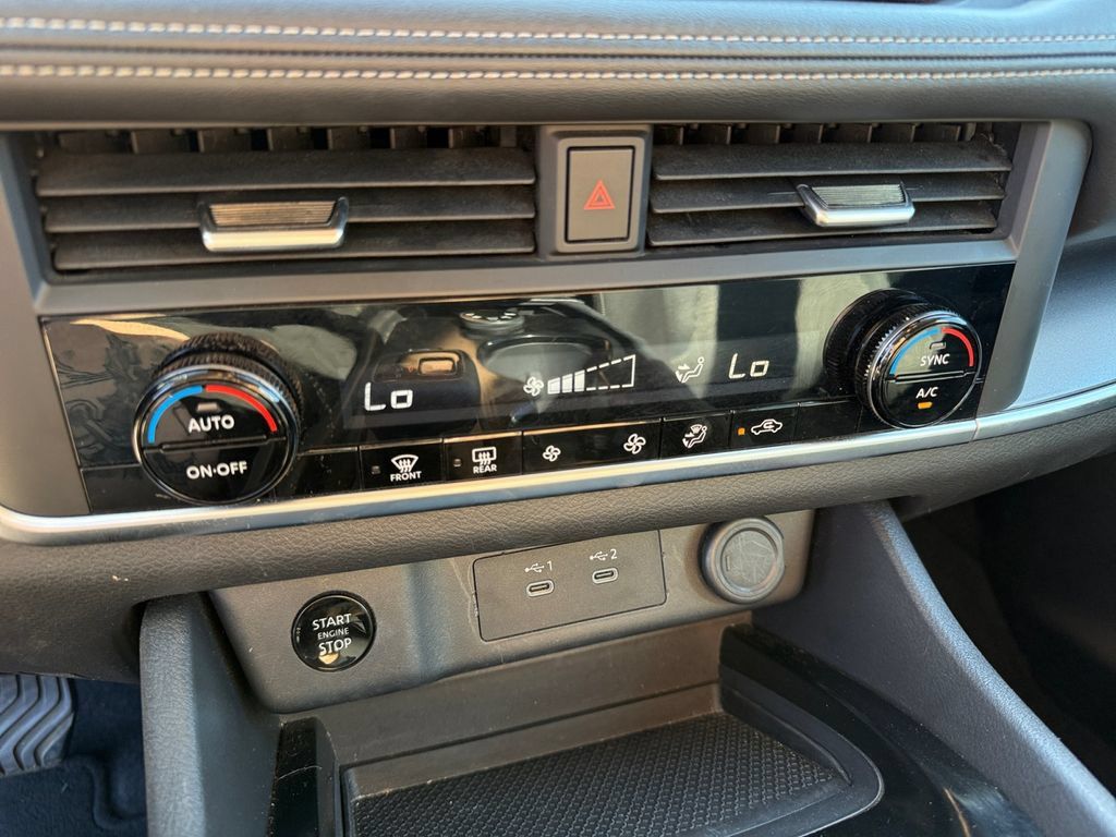 Used 2025 Nissan Rogue SV AWD/4WD image 28