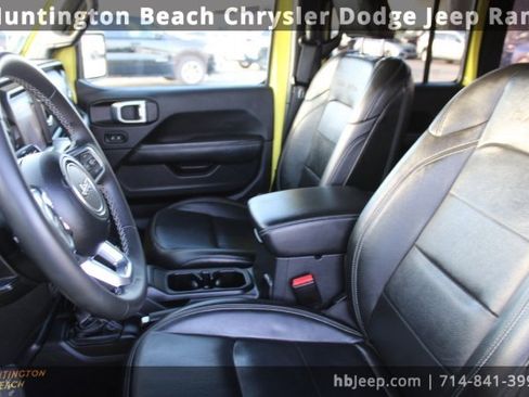 Used 2023 Jeep Wrangler Unlimited Sahara image 32