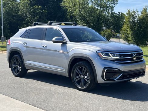 Used 2022 Volkswagen Atlas Cross Sport SEL R-Line AWD/4WD image 2