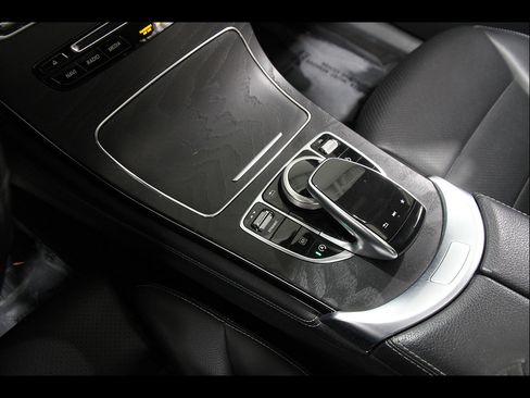 Used 2019 Mercedes-Benz GLC 300 4MATIC image 14