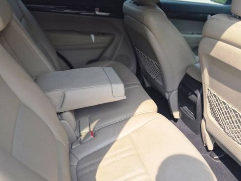 Used 2014 Kia Sorento LX w/ Premium Package AWD/4WD image 12