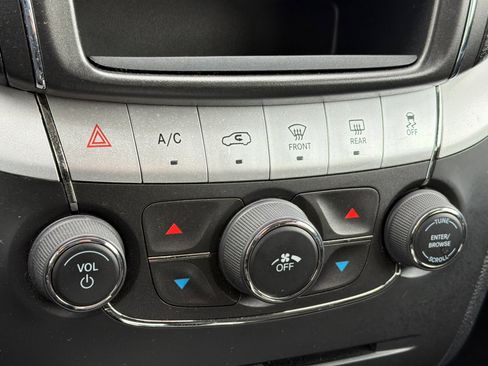 Used 2019 Dodge Journey SE w/ Premium Group image 21