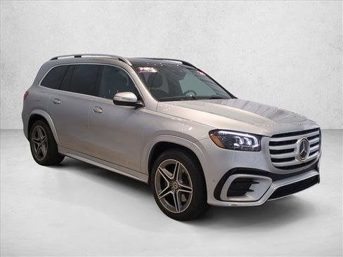 Used 2025 Mercedes-Benz GLS 450 4MATIC image 3