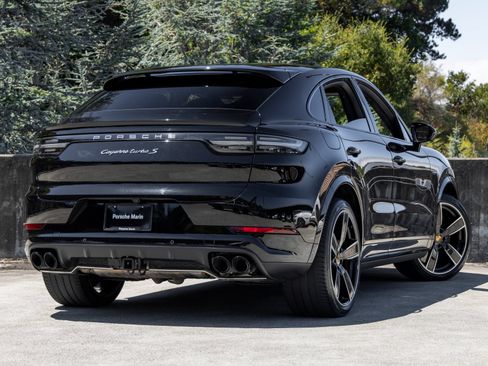 Certified 2022 Porsche Cayenne Turbo S AWD/4WD image 11