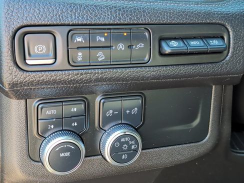 Used 2021 GMC Yukon Denali w/ Denali Premium Package AWD/4WD image 14