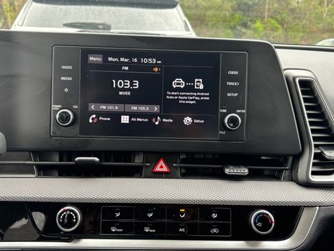 Used 2025 Kia Sportage LX image 20