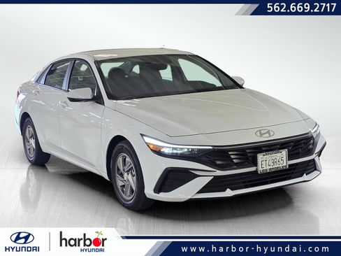 Used 2026 Hyundai Elantra SE FWD image 1