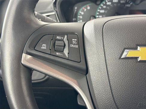 Used 2022 Chevrolet Trax LT w/ LT Convenience Package image 16