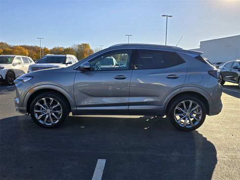 Certified 2024 Buick Encore GX Avenir image 5