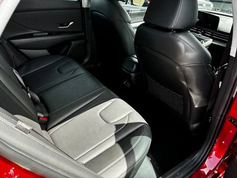 Used 2025 Hyundai Elantra Limited FWD image 13