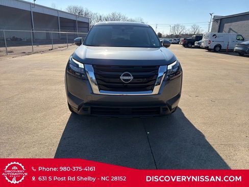 New 2025 Nissan Pathfinder SV image 4