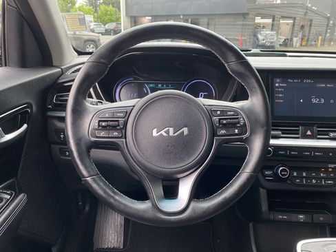 Used 2022 Kia Niro EX w/ Cold Weather Package FWD image 21