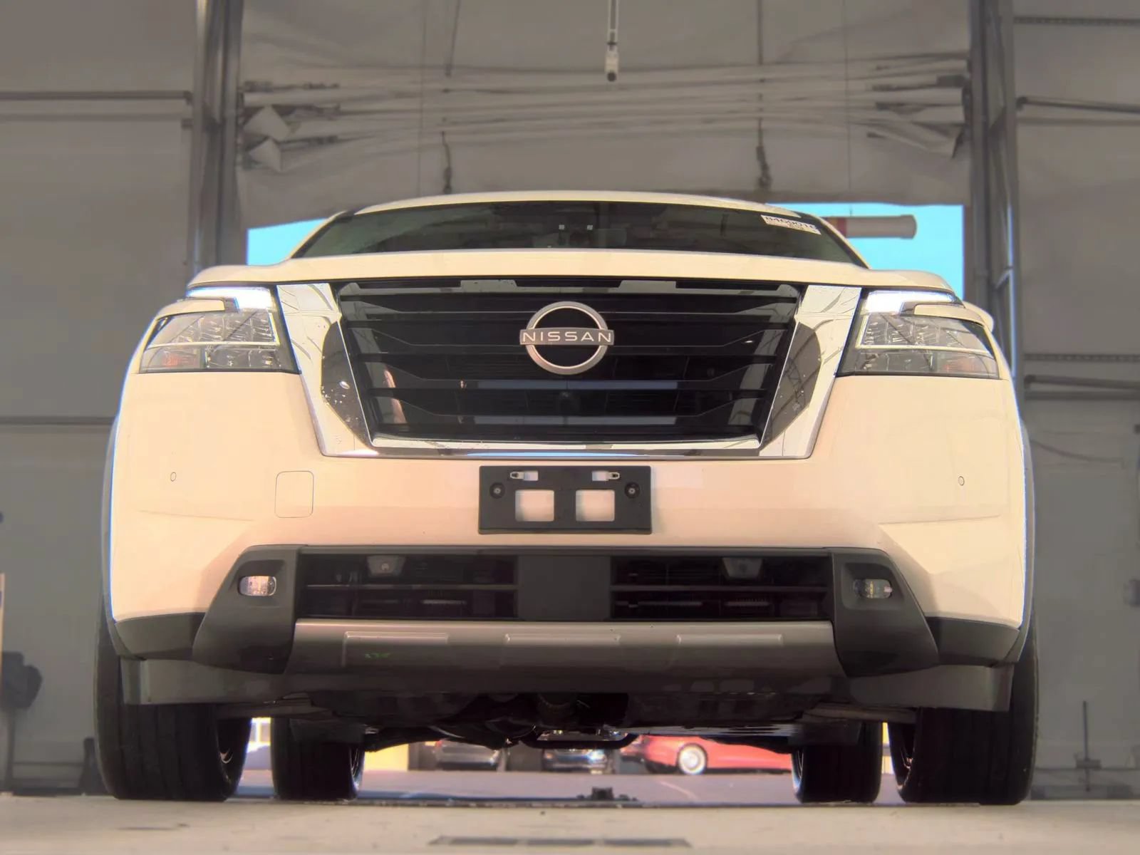 Used 2024 Nissan Pathfinder Platinum AWD/4WD image 3