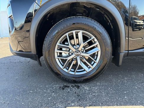 Used 2025 Nissan Rogue S image 28