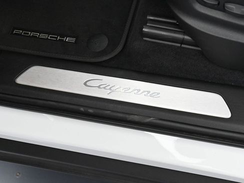 Certified 2022 Porsche Cayenne E-Hybrid Coupe image 16