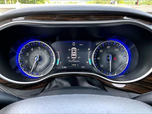 Used 2023 Chrysler Pacifica Limited FWD image 13