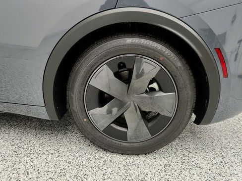 Used 2025 Toyota Prius LE image 9