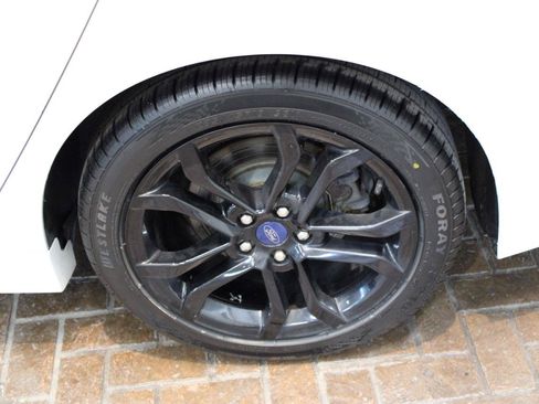 Used 2020 Ford Fusion SE w/ Equipment Group 151A FWD image 8
