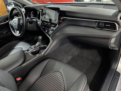 Used 2022 Toyota Camry SE image 23