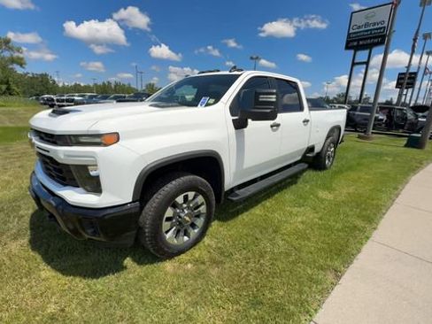 Used 2024 Chevrolet Silverado 2500 Custom w/ Custom Value Package AWD/4WD image 4