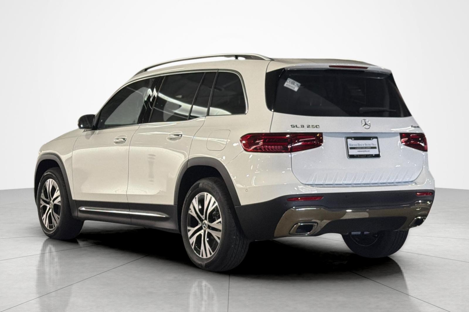 New 2026 Mercedes-Benz GLB 250 4MATIC image 3