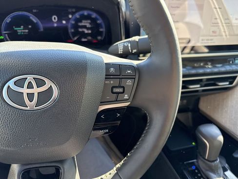 Used 2025 Toyota Camry XLE image 25
