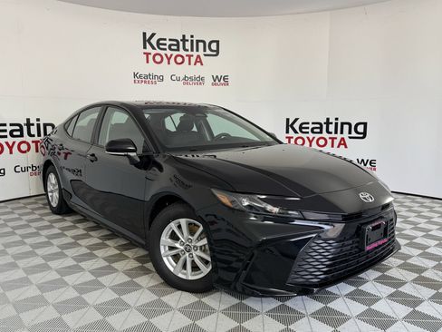 Used 2025 Toyota Camry LE FWD image 3