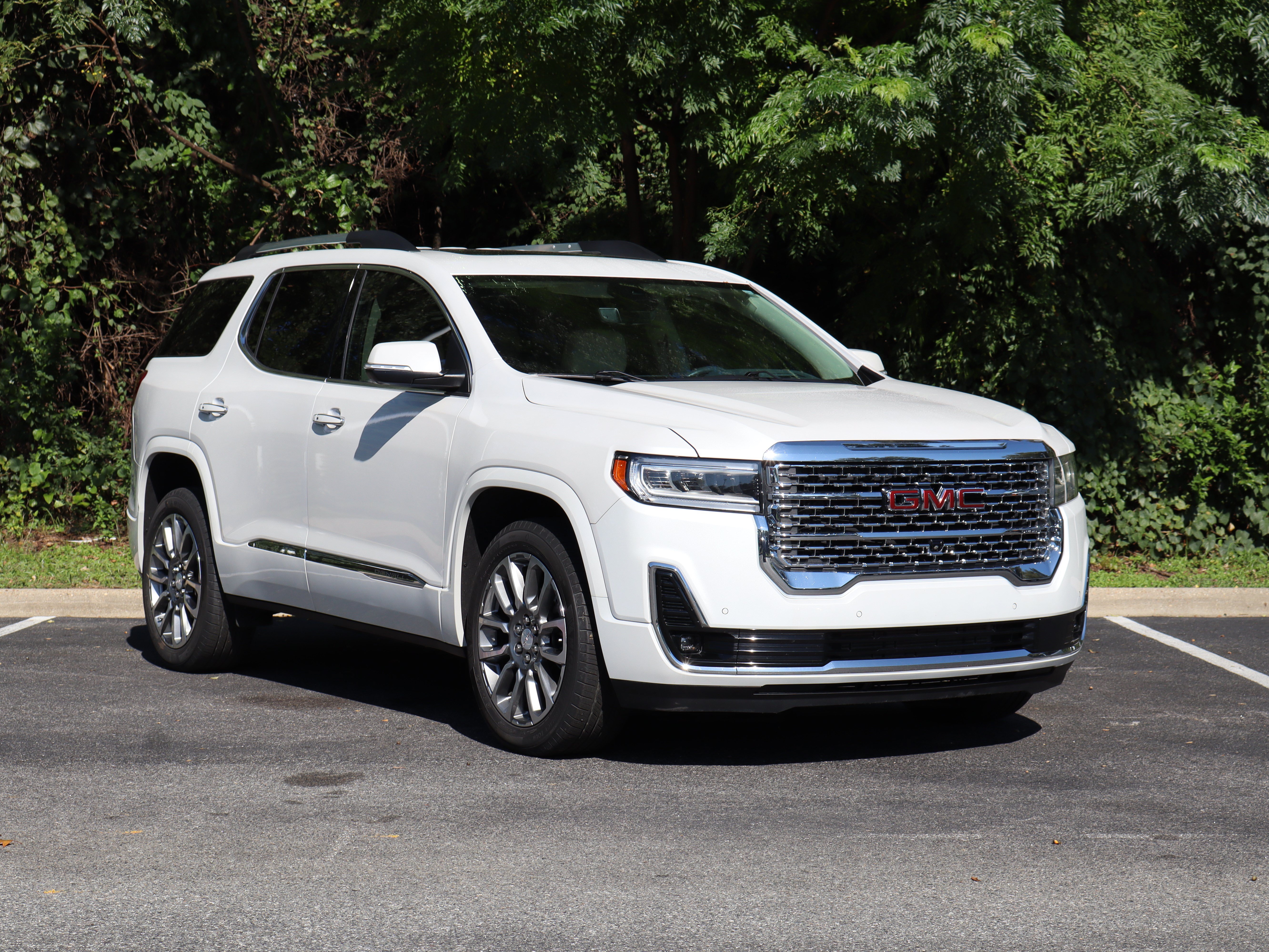 Used 2023 GMC Acadia Denali w/ Denali Ultimate Package FWD image 2