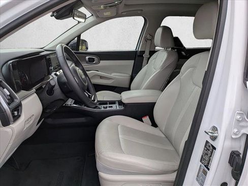 Used 2022 Kia Sorento EX w/ Panoramic Sunroof Package image 15