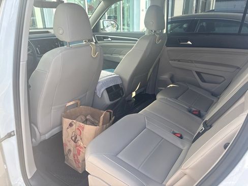 Used 2023 Volkswagen Atlas SE w/ Black Wheel Package FWD image 8