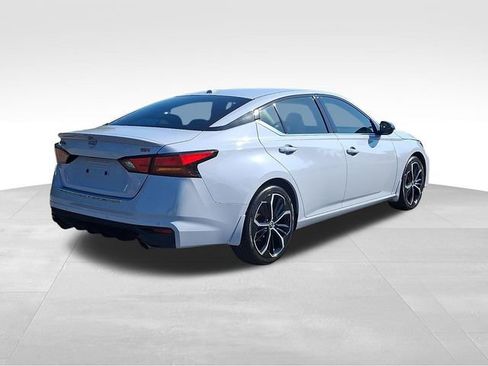 Used 2023 Nissan Altima 2.5 SR FWD image 7