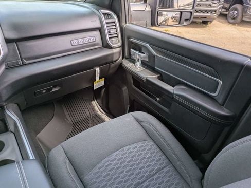 New 2026 RAM 2500 Big Horn AWD/4WD image 17