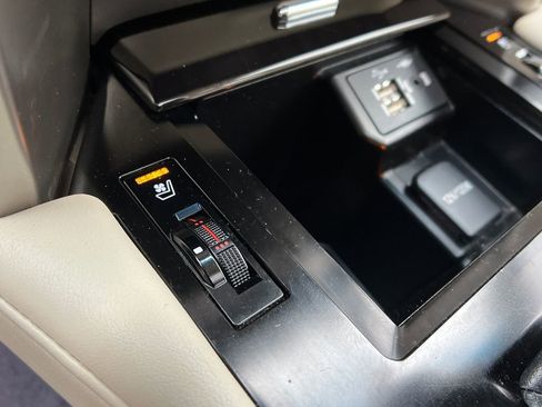 Used 2021 Lexus GX 460 w/ Accessory Package image 29