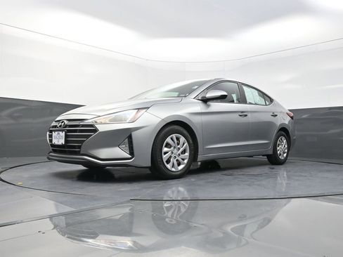 Used 2020 Hyundai Elantra SE image 23