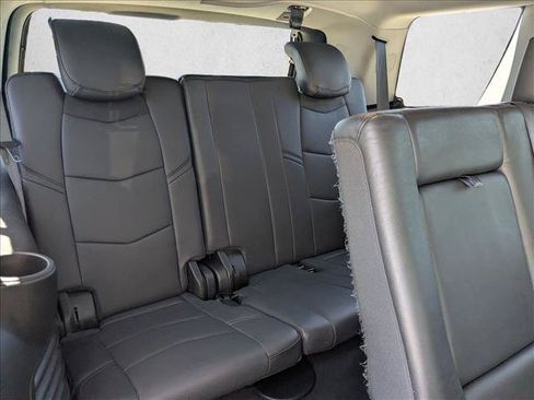 Used 2019 Cadillac Escalade Luxury AWD/4WD image 22