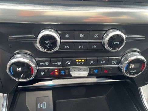 Used 2021 Ford F150 Lariat w/ Equipment Group 502A High image 30