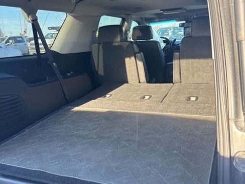 Used 2019 GMC Yukon XL Denali image 3