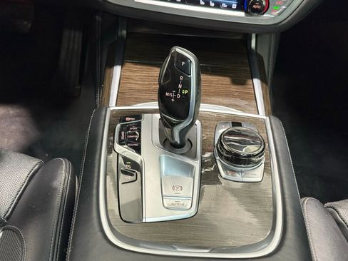 Used 2018 BMW 740i xDrive image 21